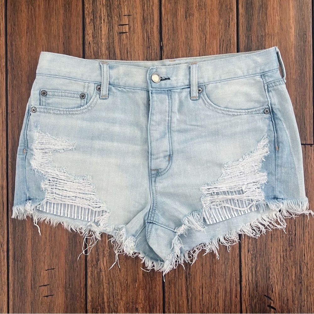 American Eagle AE Vintage Hi Rise Festival Shorts Light Wash Frayed Hem Size 8